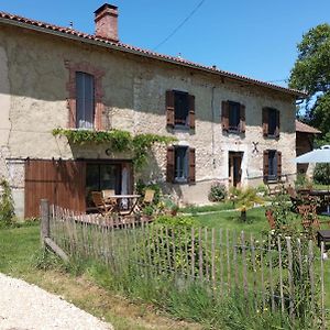 Montmaurin Ferme De Coumodous Bed & Breakfast Exterior photo