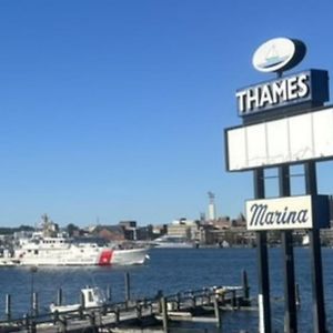 Thames Inn And Marina グロトン Exterior photo