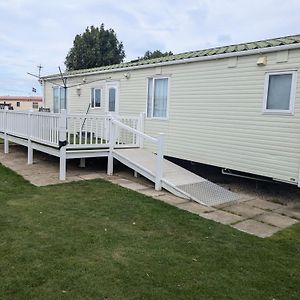 ホテル C10 Millfields Caravan Park 2 Double Beds Lead Person Must Be Over 30 インゴールドメルズ Exterior photo