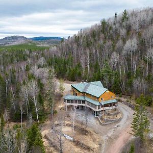 ホテル Auberge Carcajou Saint-David-de-Falardeau Exterior photo