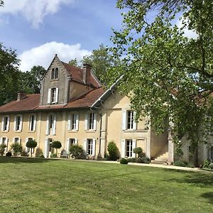 Courpignac Les Souris Dans Le Grenier Bed & Breakfast Exterior photo