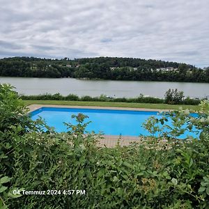 ホテル Seepark Düdingen Exterior photo