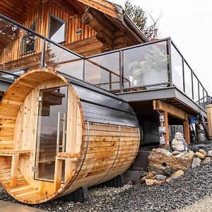 The View Point Lodge Cozy Log House With Hot Tub バーノン Exterior photo