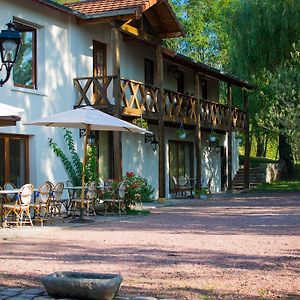 Commelle-Vernay La Ferme Aux Biches Bed & Breakfast Exterior photo