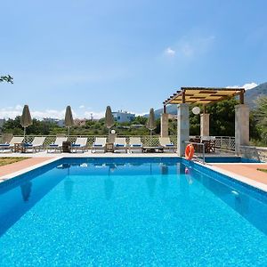 Saridakis Villa, A Multi-Generational Retreat, By Thinkvilla Roussospítion Exterior photo