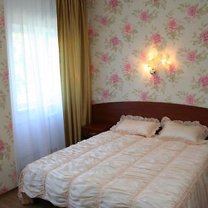 Hotel Aleksandria ハルキウ Room photo