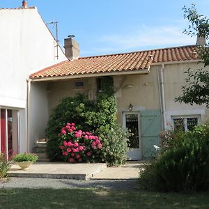 Saint-Aubin-la-Plaine L'Aubinoise Bed & Breakfast Exterior photo