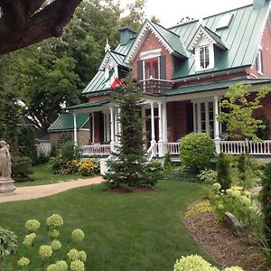 Saint-Denis-sur-Richelieu La Belle Aux Berges Bed & Breakfast Exterior photo