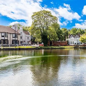 グレイハウンド ホテル Carshalton Exterior photo