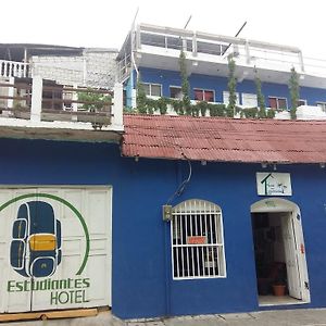 Hotel Los Estudiantes フローレス Exterior photo