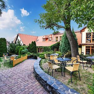 Restaurace A Penzion U Palecku Skuteč Exterior photo