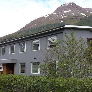 ホテル ポスト ホステル Seyðisfjörður Exterior photo