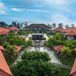 ホテル トック アマン バリ ビーチ リゾート アット ビーチフロント Kampong Ayer Tawar  Exterior photo