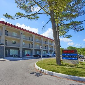 Wasaga Riverdocks Hotel Suites ワサガビーチ Exterior photo