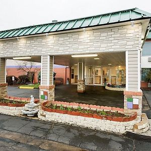 Super 6 Inn & Suites Williamstown Exterior photo