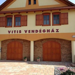 ホテル Vitis Vendeghaz Becsehely Exterior photo