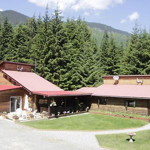 Shames Country Lodge テラス Exterior photo