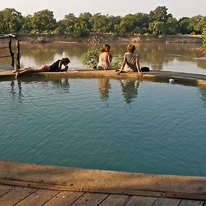 ホテル Track And Trail River Camp Mfuwe Exterior photo