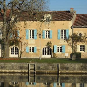 Saint-Jean-dʼAngély L'Etoile Du Port Bed & Breakfast Exterior photo