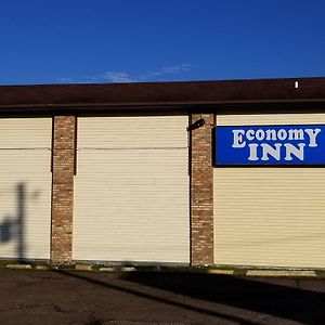 Economy Inn & SuitesCedar Lake Exterior photo
