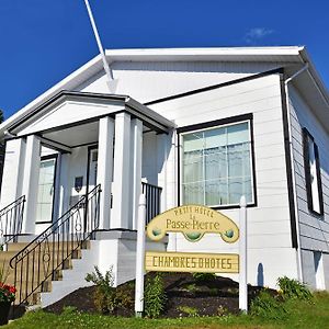 Le Petit Hotel La Passe Pierre Par La Galouine タドゥサック Exterior photo