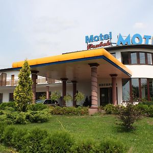 Motel Drabek タルノフスキェ・グルィ Exterior photo