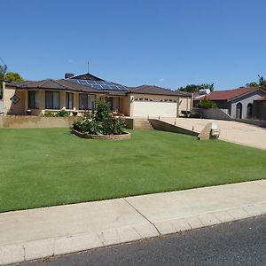 パース Jennys Retreat Bed & Breakfast Exterior photo