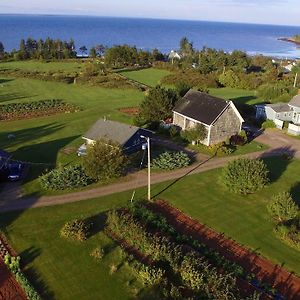 Amherst Shore Country Inn Lorneville Exterior photo