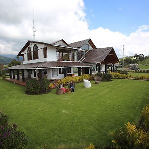 Hosteria Loma Larga カヤンベ Exterior photo