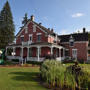 Saint-André-Avellin Gil Ann Bed & Breakfast Exterior photo