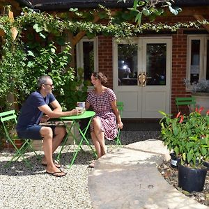 The Kingsley At Eversley Bed & Breakfast Exterior photo