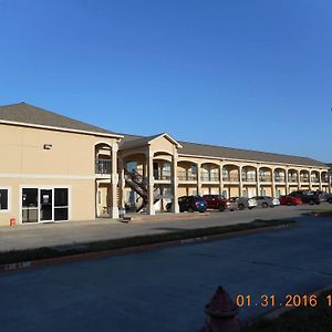 Crossroads Inn & Suites ビクトリア Exterior photo