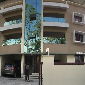 トリバンドラムAthrakkattu Enclaveアパートメント Exterior photo
