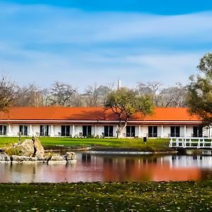 Alcsutdoboz Pannonia Golf & Country Club Bed & Breakfast Exterior photo