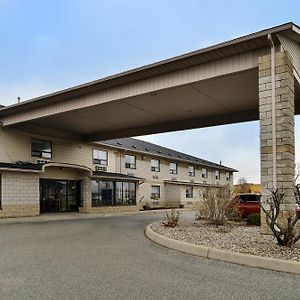 Lexington Inn & Suites-ウィンザー Exterior photo