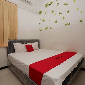 ホテル Reddoorz Near Gor Manunggal Jati Majapahit スマラン Exterior photo