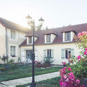 Meaulne Clos Charmille Bed & Breakfast Exterior photo