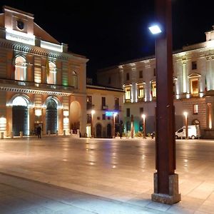 Alloggio In Centro Citta Con Parcheggio Privato E Wifi ポテンツァ Exterior photo