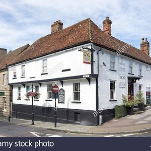 ロイストン The Chequers Bed & Breakfast Exterior photo