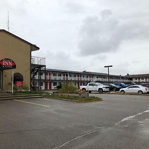 Red Deer Inn & Suites Exterior photo