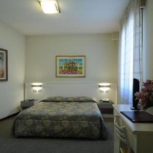 Hotel Cristallo コネリアーノ Room photo
