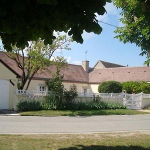 Les Glycines De Bougy Bed & Breakfast Exterior photo