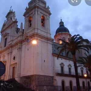 Militello in Val di Catania Casa Vacanze San Nicolo Bed & Breakfast Exterior photo