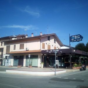 ホテル Sestosenso Food Drink Sleep Ristorante Pizzeria Alloggi チェゼーナ Exterior photo