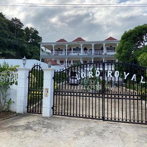 Duncans Lord Royale Bed & Breakfast Exterior photo