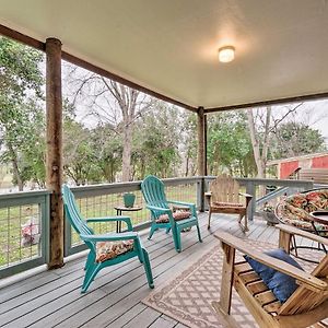 Riverfront Martindale House With 2 Covered Decksヴィラ Exterior photo