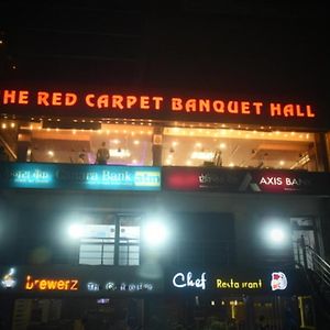 ホテル Red Carpet ゴーラクプル Exterior photo
