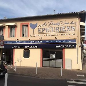 ホテル Au Rendez Vous Des Epicuriens トゥルヌフイユ Exterior photo