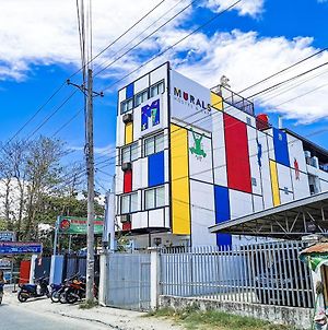 Murals Hostel And Cafe マクタン Exterior photo