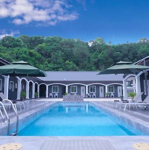 Cenang Rooms With Pool By Virgo Star Resort パンタイ・サナング Exterior photo